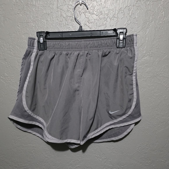 Nike Womens Shorts Dri Fit Tempo Running Size Large - Picture 1 of 5